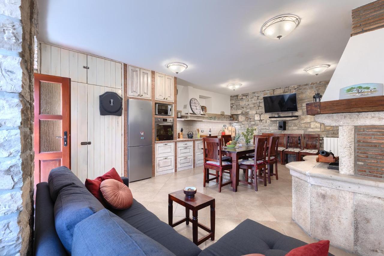 Apartman Pietro Motovun Esterno foto